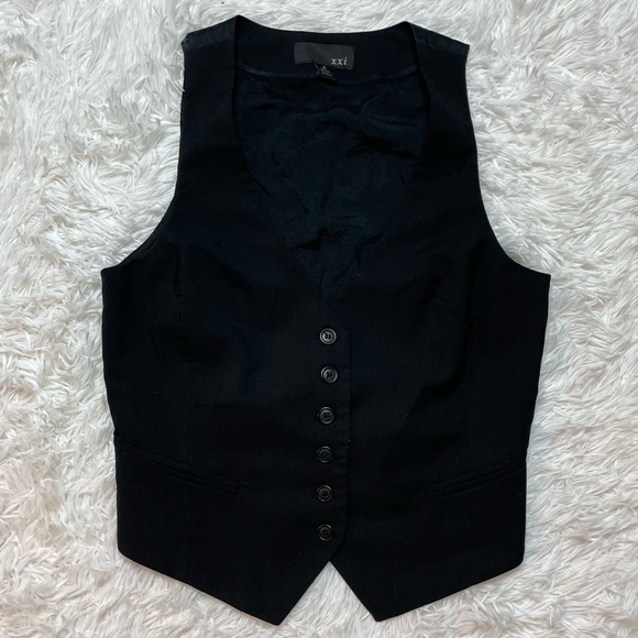 Bundle of Button-Down Vests - Picture 2 of 13